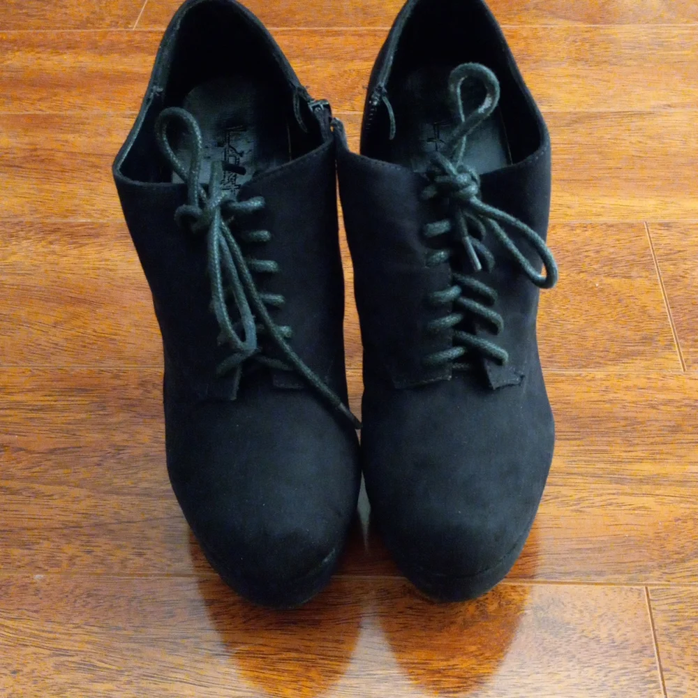 Shoes - Picture 1 of 1